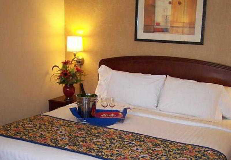 Courtyard Memphis East/Bill Morris Parkway Hotel Екстериор снимка
