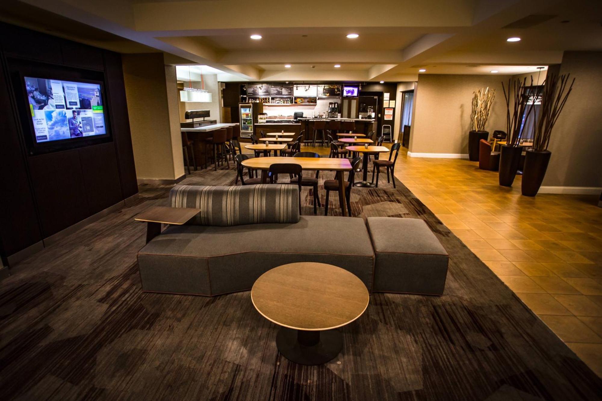 Courtyard Memphis East/Bill Morris Parkway Hotel Екстериор снимка