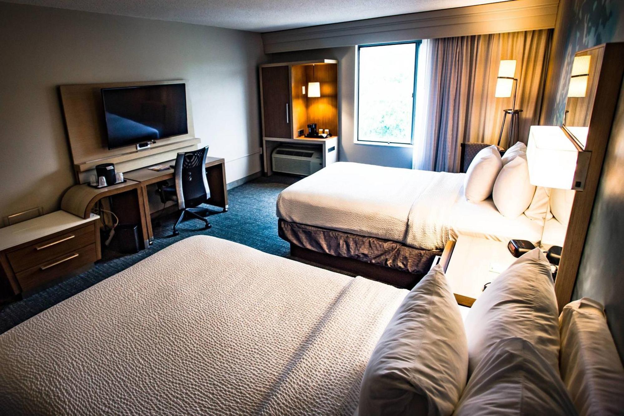 Courtyard Memphis East/Bill Morris Parkway Hotel Екстериор снимка
