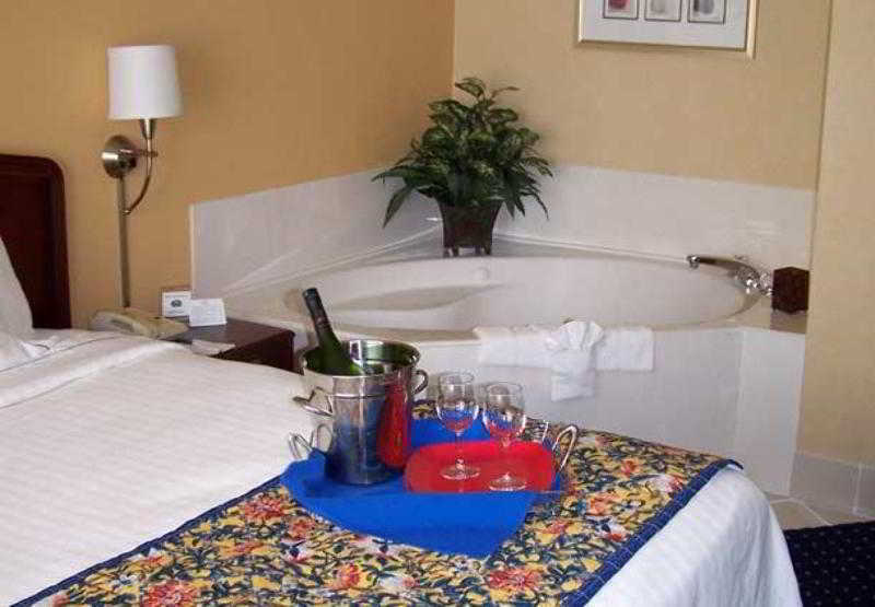 Courtyard Memphis East/Bill Morris Parkway Hotel Екстериор снимка
